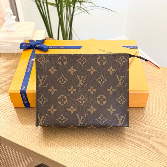 LOUIS VUITTON 2024 Monogram Canvas Toiletry Pouch 19 - Picture 1 of 13